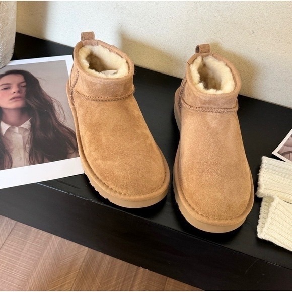 UGG Classic Ultra Mini Boots - Picture 5 of 7